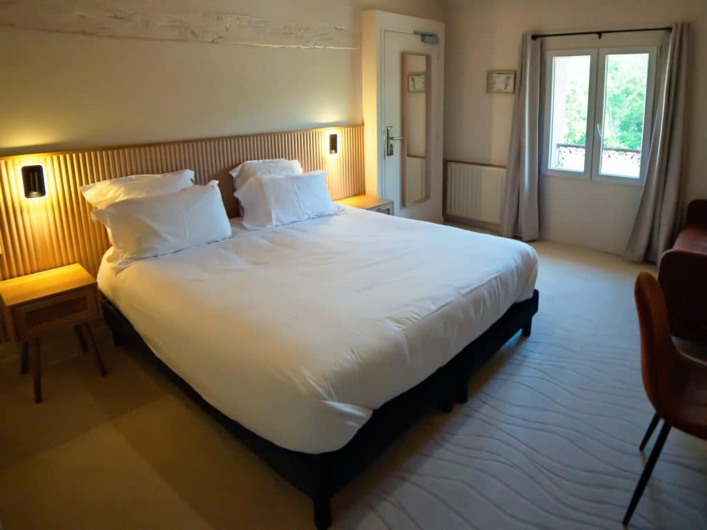 Chambre double de l'hôtel La Bastide à Montferrat, dans le Var