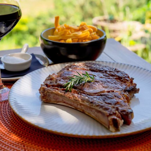 Une table où l’on se retrouve : la cuisine du cœur à La Bastide