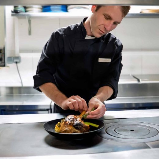Une table où l’on se retrouve : la cuisine du cœur à La Bastide